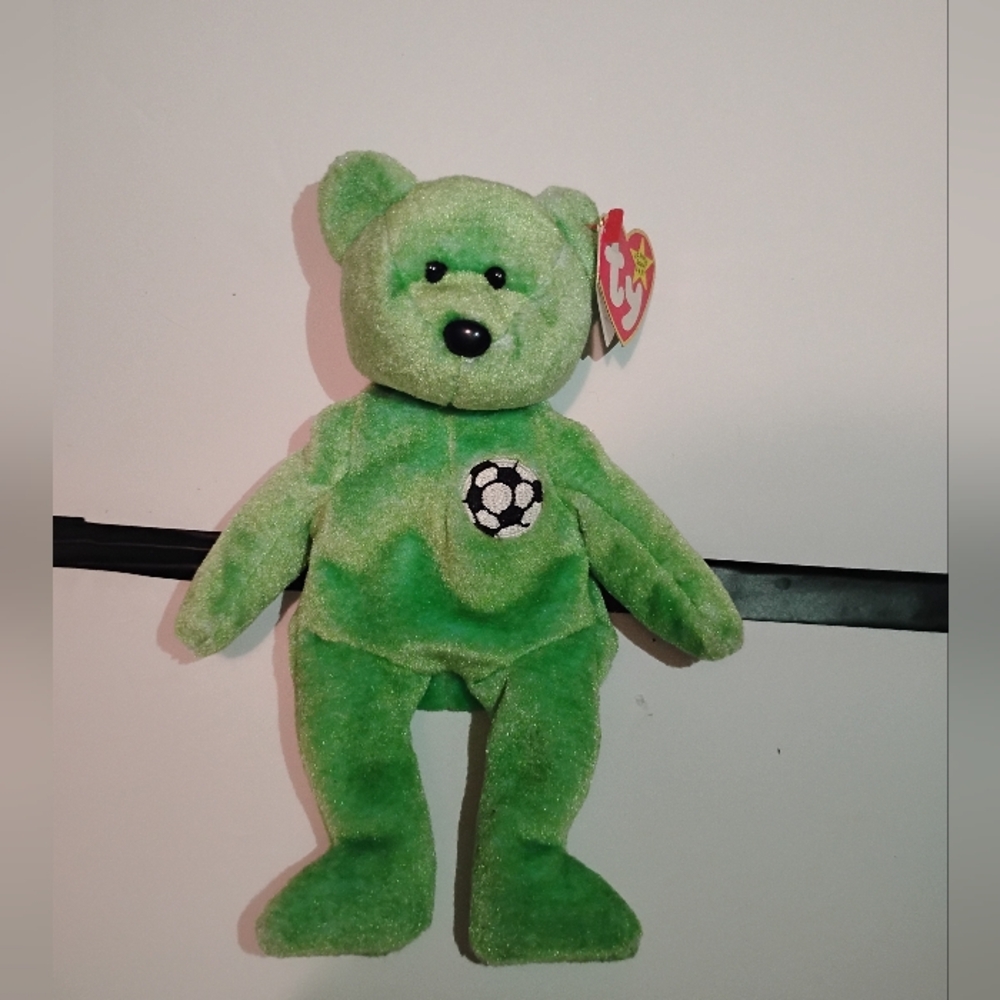 Ty Green Soccer Bear Plush Kicks August 16, 1998